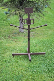 Putting Course Drink Stand & Putter Rack -Old-Edwards