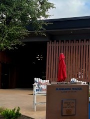 Kissing-Tree-Podium-